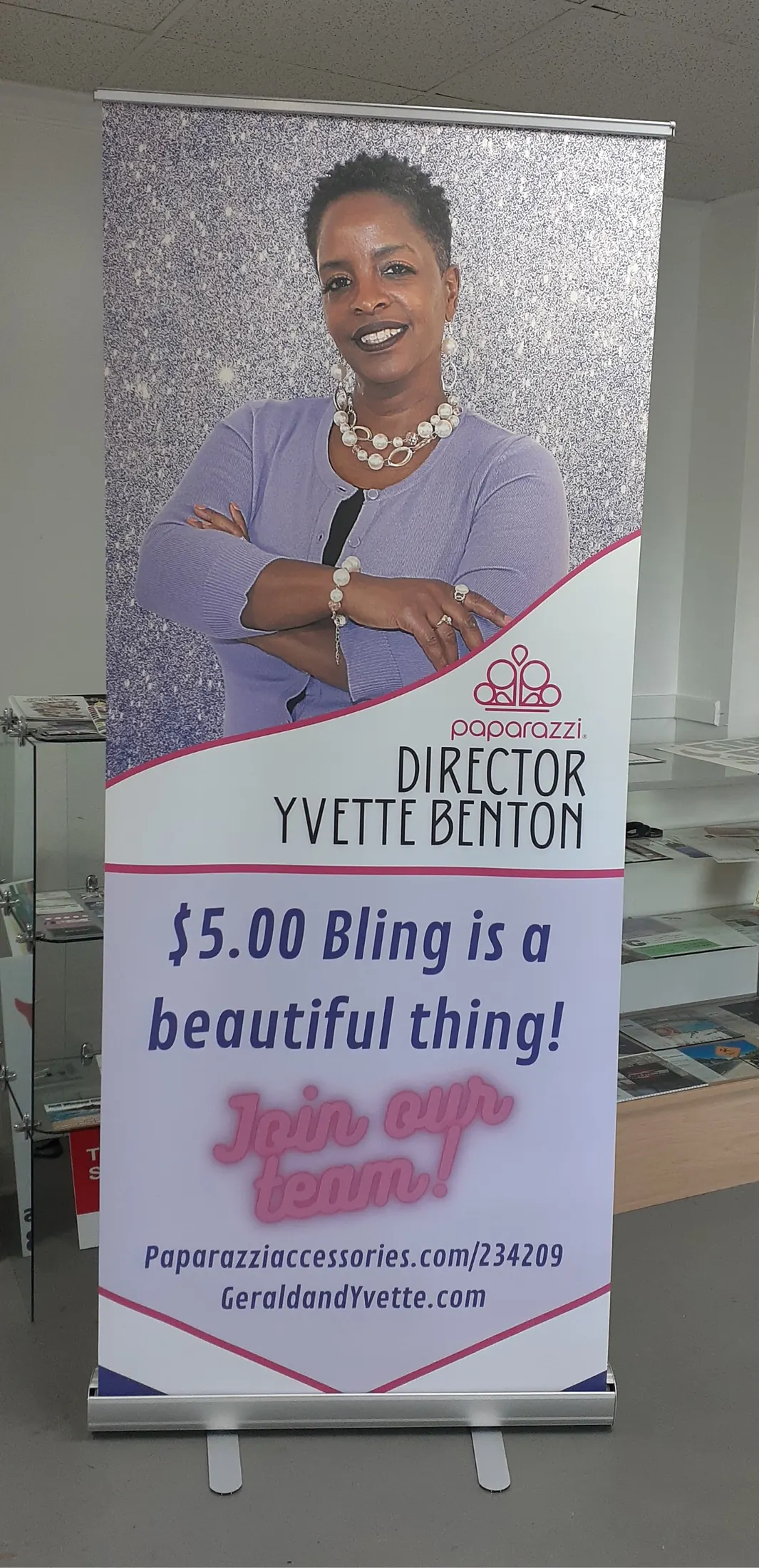 Paparazzi Accessories Retractable Banner